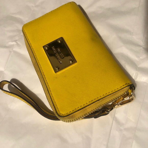 Michael KORS Wristlet - Picture 5 of 7